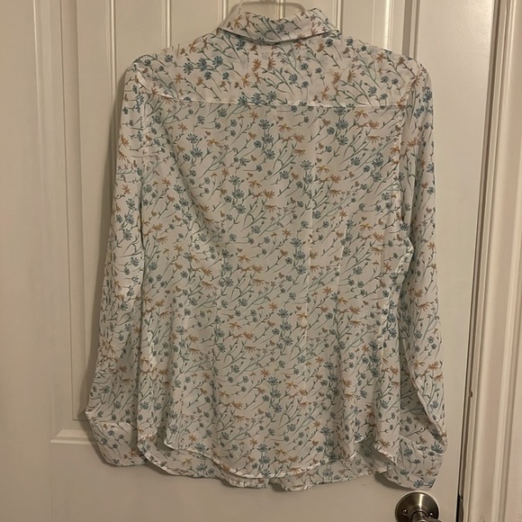 Violet + Claire women’s M. White & blues, pinks, yellows, & greens Floral Blouse - Picture 5 of 12